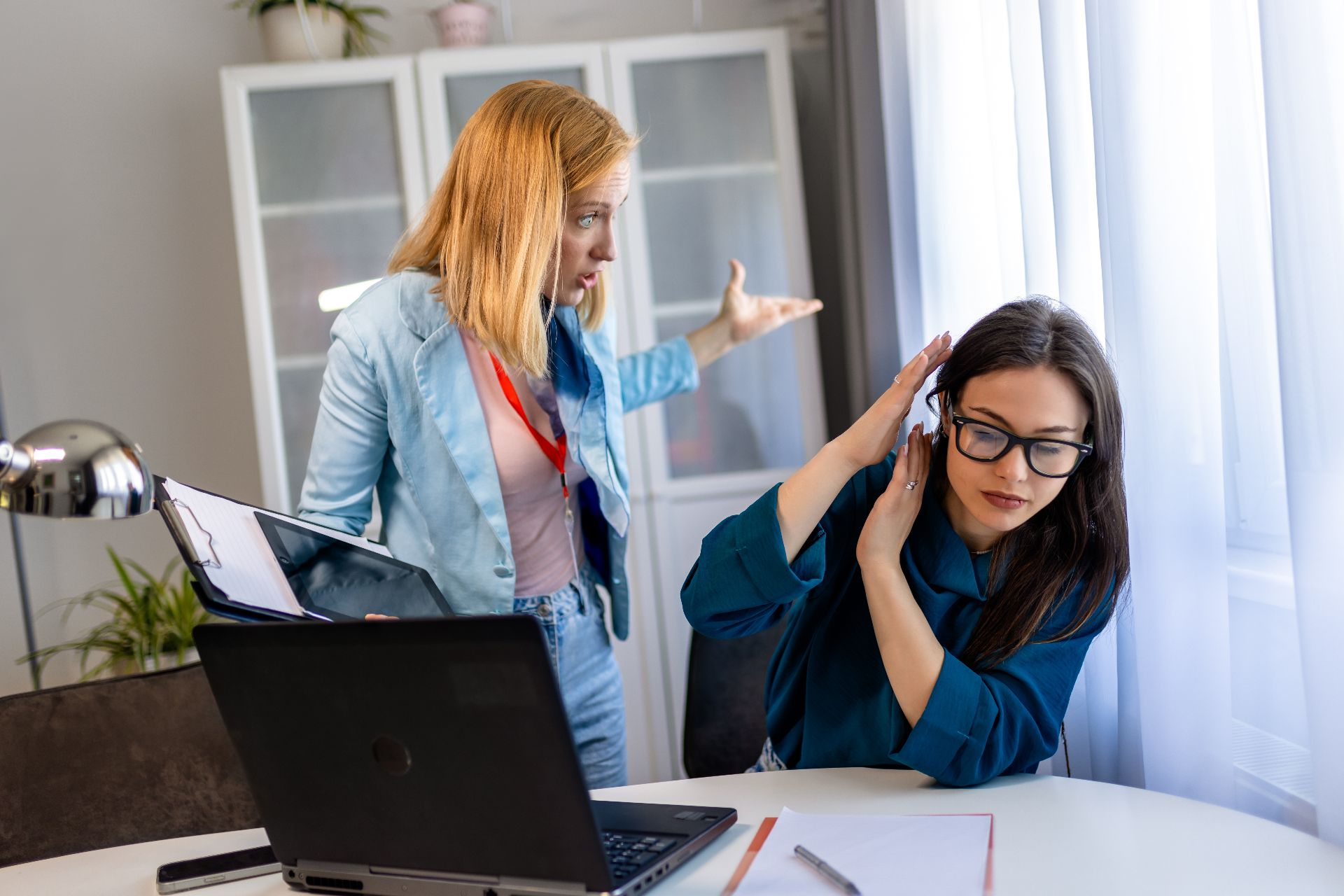 вербальная агрессия